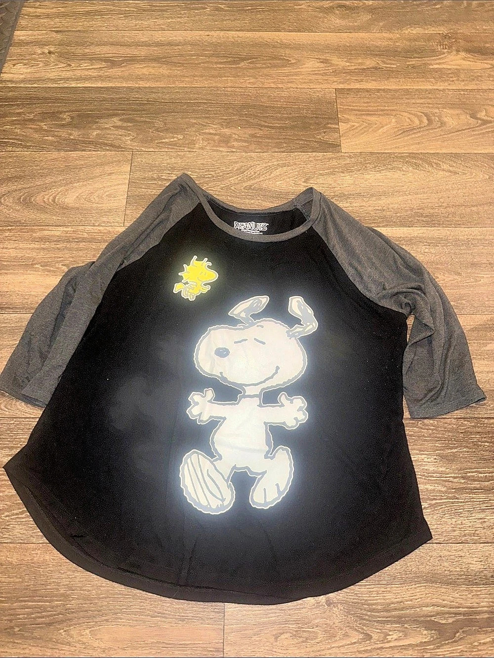 Peanuts Snoopy graphic raglan tee Graphic Raglan Tee in Black & Gray Like New